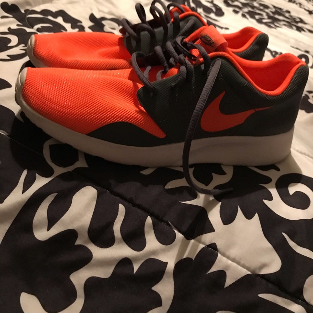 Men’s Nike’s Size 9.5